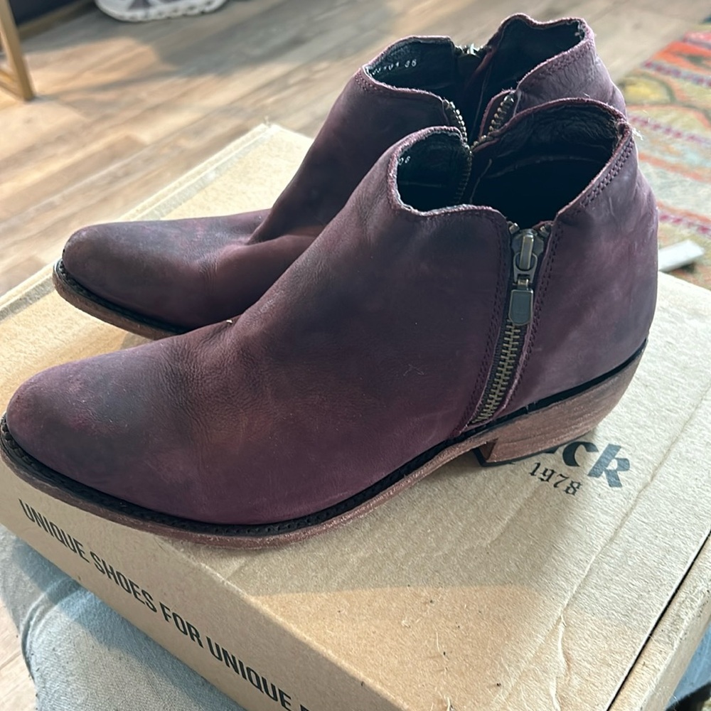 Liberty Black boot